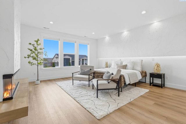 7467 W 22nd, Kennewick, WA 99338