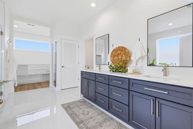 7467 W 22nd, Kennewick, WA 99338