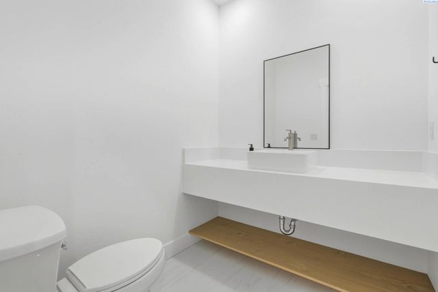 7467 W 22nd, Kennewick, WA 99338