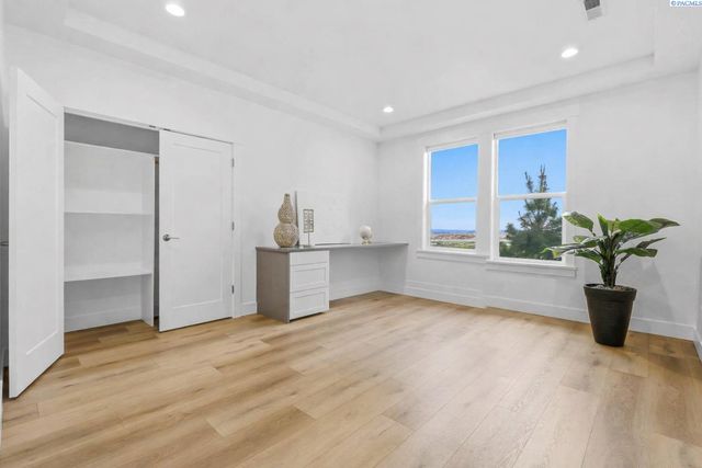 7467 W 22nd, Kennewick, WA 99338