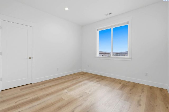 7467 W 22nd, Kennewick, WA 99338