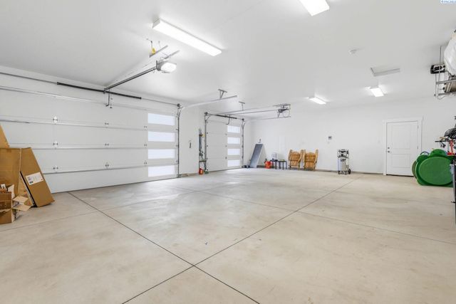 7467 W 22nd, Kennewick, WA 99338