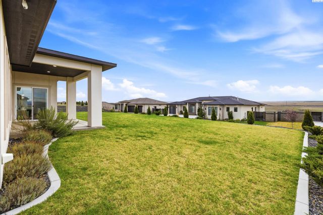 7467 W 22nd, Kennewick, WA 99338