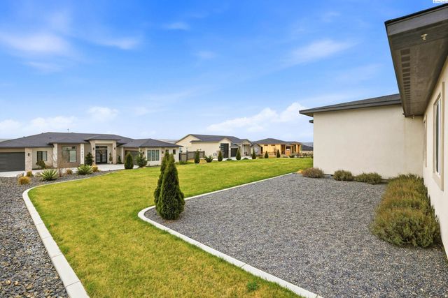 7467 W 22nd, Kennewick, WA 99338