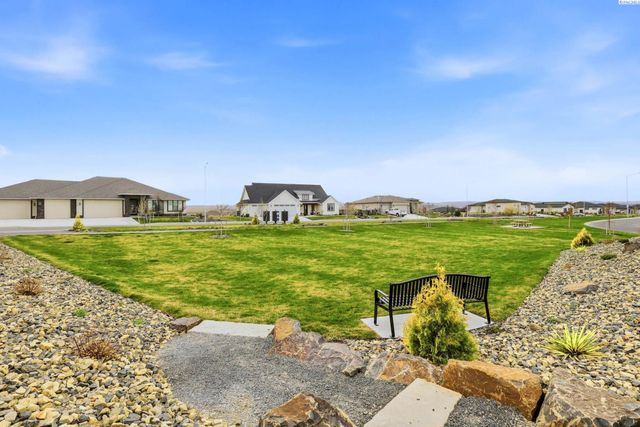 7467 W 22nd, Kennewick, WA 99338