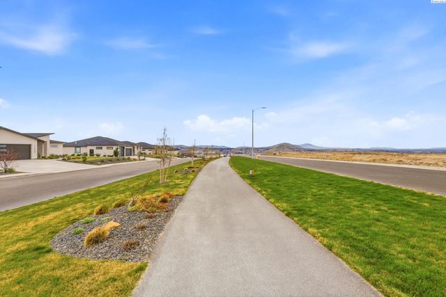 7467 W 22nd, Kennewick, WA 99338