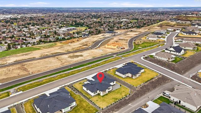 7467 W 22nd, Kennewick, WA 99338