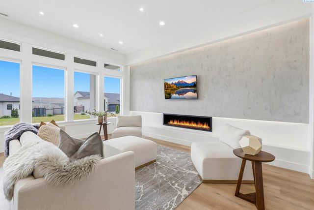 7467 W 22nd, Kennewick, WA 99338