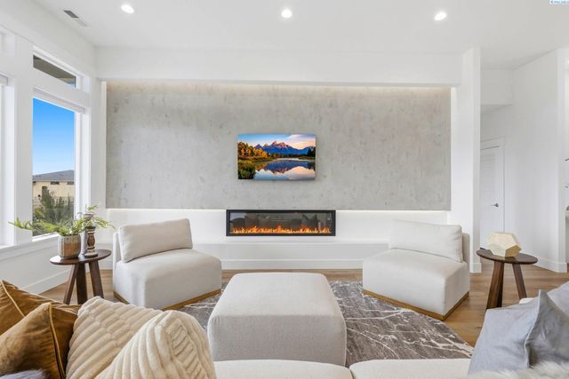 7467 W 22nd, Kennewick, WA 99338