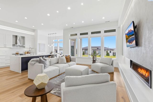 7467 W 22nd, Kennewick, WA 99338