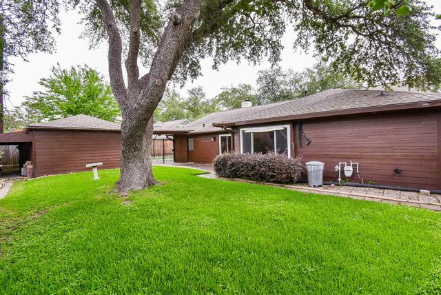 2747 Durban Drive, Houston, TX 77043