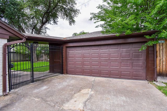 2747 Durban Drive, Houston, TX 77043