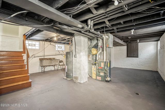 2837 Airport Highway, Toledo, OH 43609