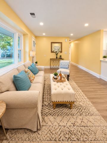 118 Deanna Rd, Brockton, MA 02302
