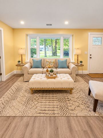 118 Deanna Rd, Brockton, MA 02302