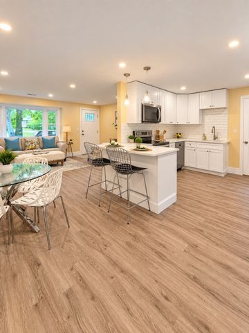 118 Deanna Rd, Brockton, MA 02302