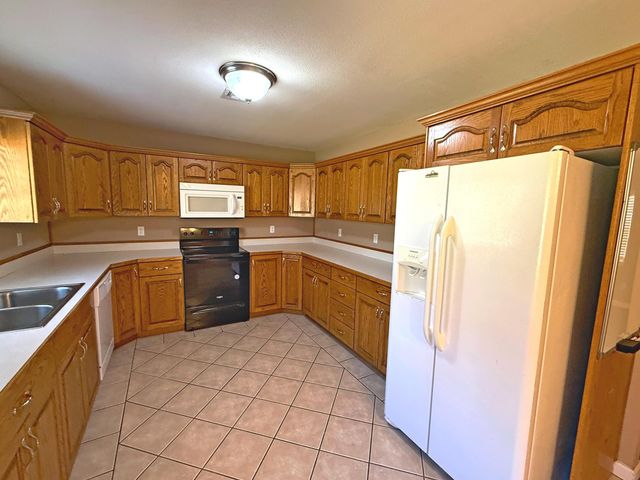 2625 S Schifferdecker Avenue, Joplin, MO 64804