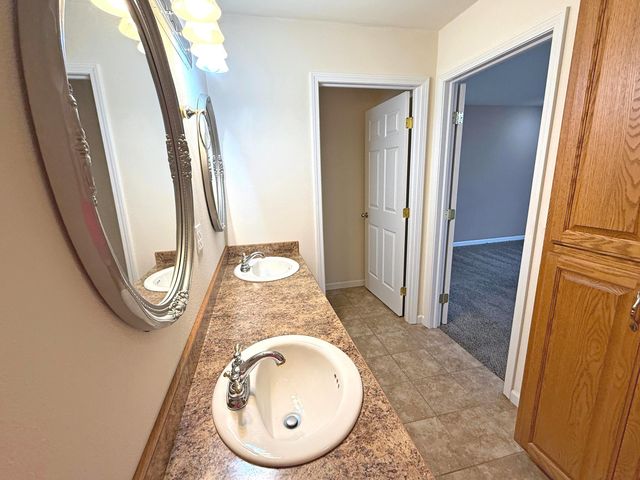 2625 S Schifferdecker Avenue, Joplin, MO 64804