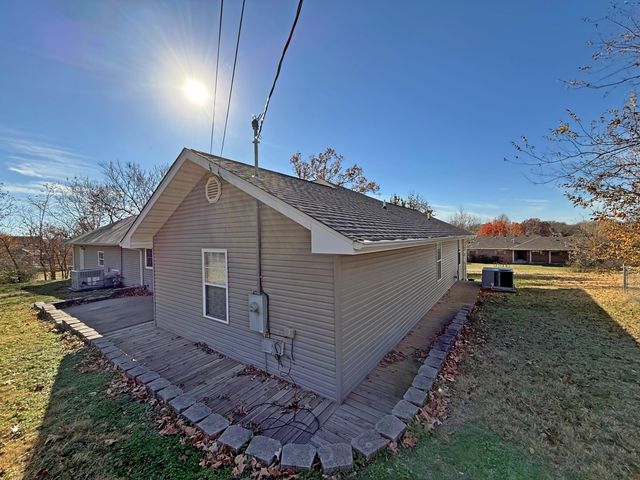 2625 S Schifferdecker Avenue, Joplin, MO 64804