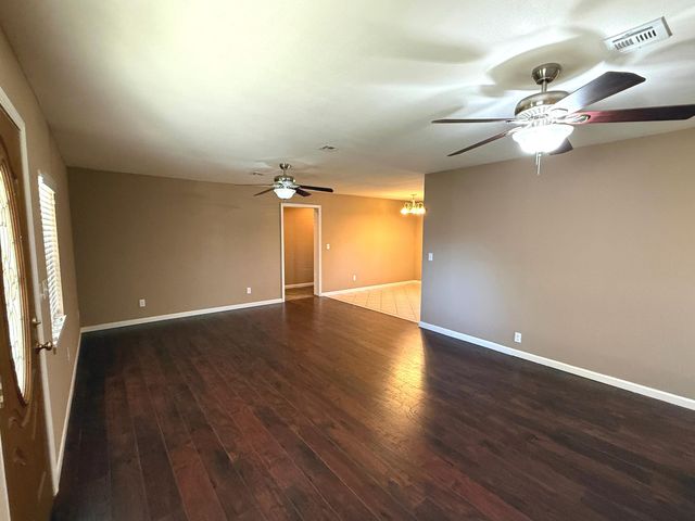 2625 S Schifferdecker Avenue, Joplin, MO 64804