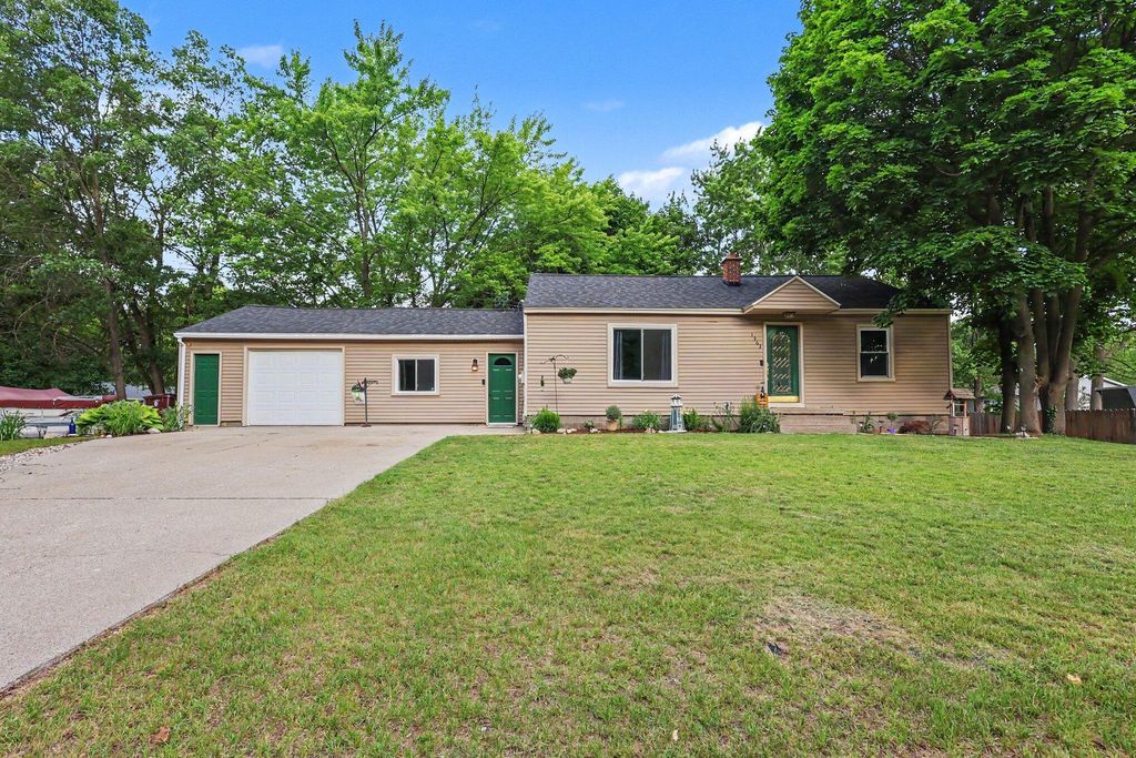 1363 S Quarterline Road, Muskegon, MI 49442
