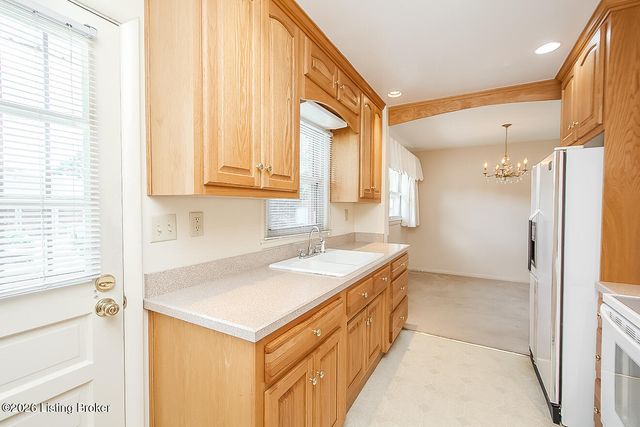 3501 Mina Ct, Louisville, KY 40220