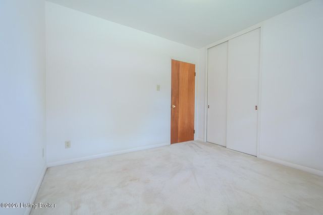 3501 Mina Ct, Louisville, KY 40220