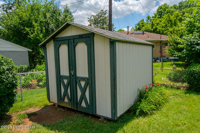 3501 Mina Ct, Louisville, KY 40220