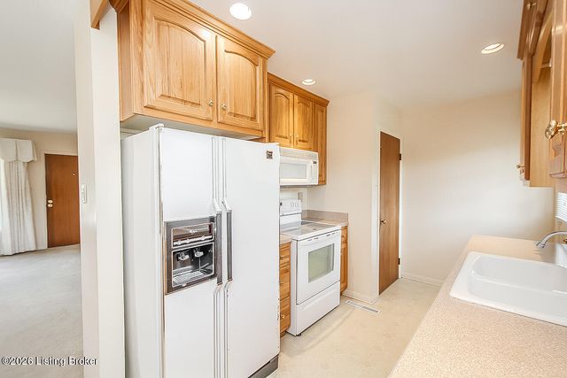 3501 Mina Ct, Louisville, KY 40220