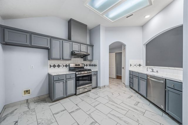 15007 Changing Oak Ridge Court, Houston, TX 77082
