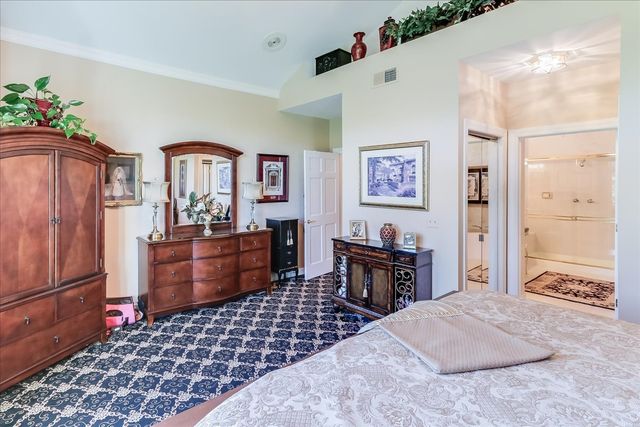 8 Canterbury Court, Lake In The Hills, IL 60156