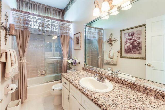 8 Canterbury Court, Lake In The Hills, IL 60156