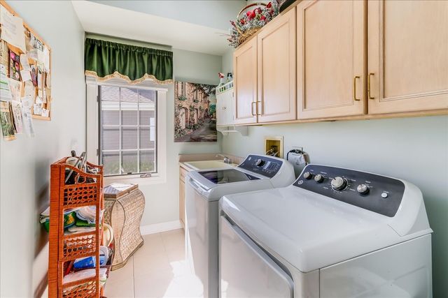 8 Canterbury Court, Lake In The Hills, IL 60156