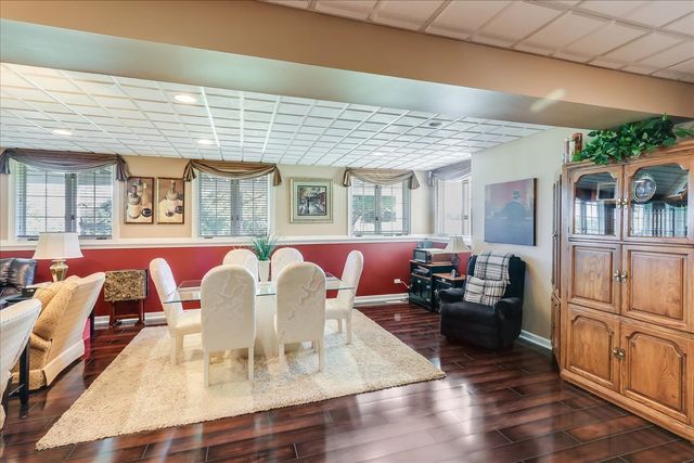 8 Canterbury Court, Lake In The Hills, IL 60156