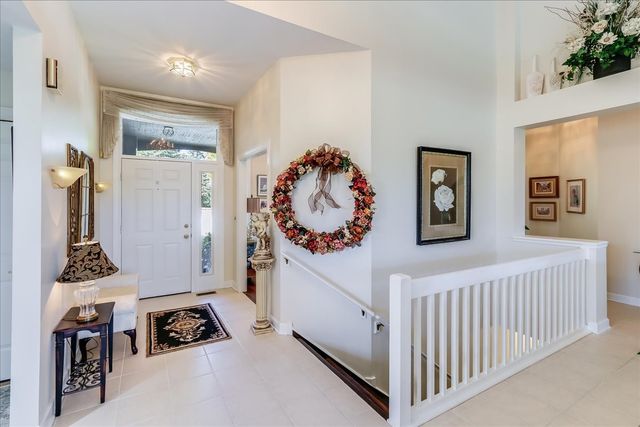 8 Canterbury Court, Lake In The Hills, IL 60156