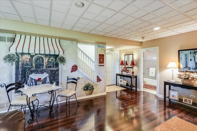 8 Canterbury Court, Lake In The Hills, IL 60156