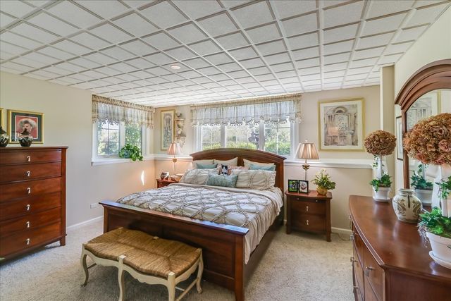 8 Canterbury Court, Lake In The Hills, IL 60156