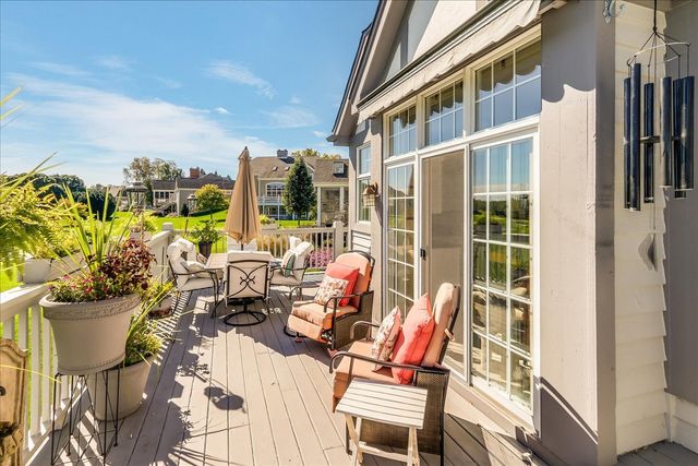 8 Canterbury Court, Lake In The Hills, IL 60156