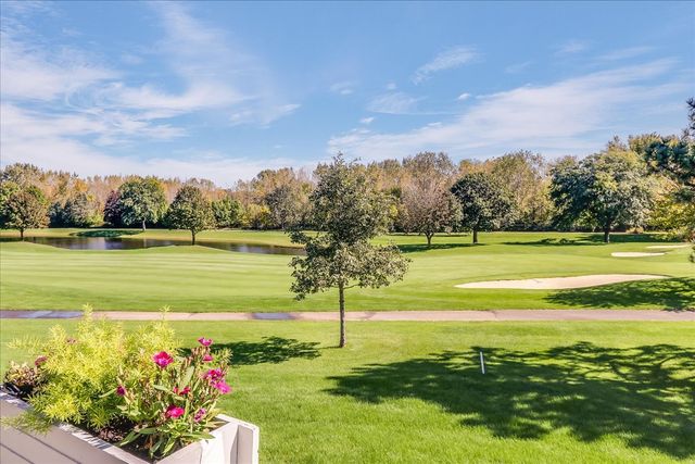 8 Canterbury Court, Lake In The Hills, IL 60156