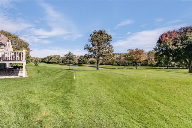 8 Canterbury Court, Lake In The Hills, IL 60156