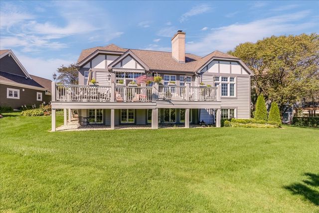 8 Canterbury Court, Lake In The Hills, IL 60156