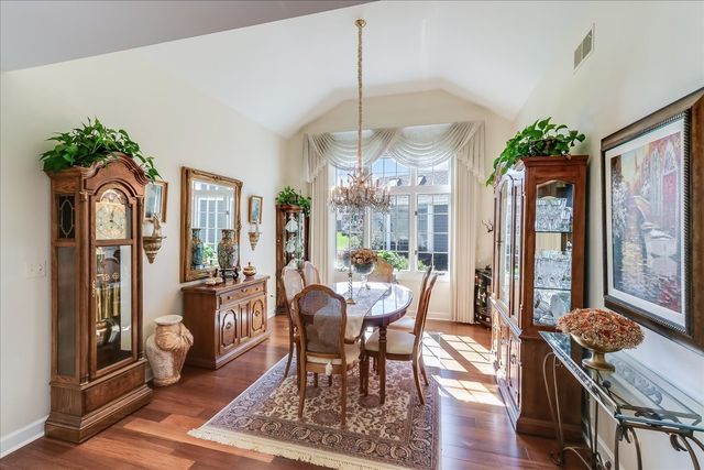 8 Canterbury Court, Lake In The Hills, IL 60156