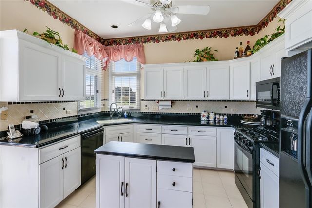 8 Canterbury Court, Lake In The Hills, IL 60156