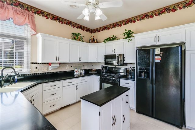 8 Canterbury Court, Lake In The Hills, IL 60156