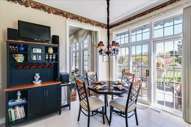 8 Canterbury Court, Lake In The Hills, IL 60156