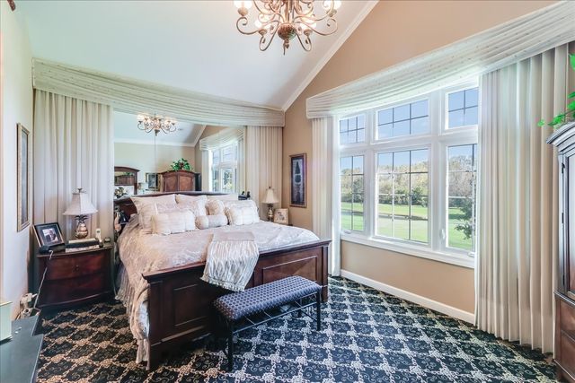 8 Canterbury Court, Lake In The Hills, IL 60156