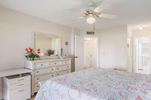 3755 Via Poinciana 106, Lake Worth, FL 33467