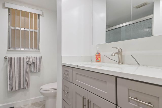 3755 Via Poinciana 106, Lake Worth, FL 33467