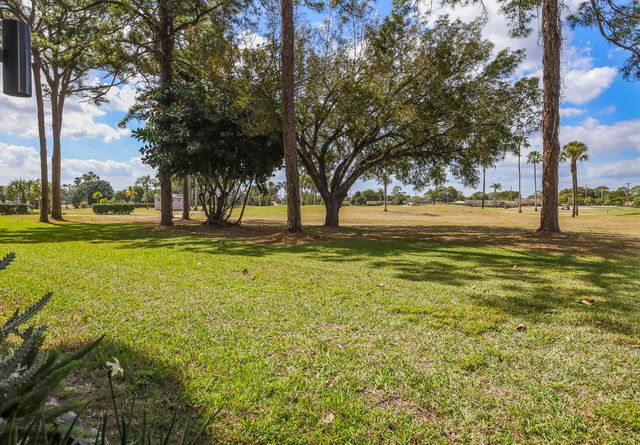 3755 Via Poinciana 106, Lake Worth, FL 33467