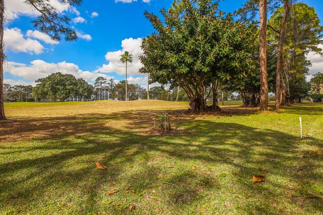 3755 Via Poinciana 106, Lake Worth, FL 33467